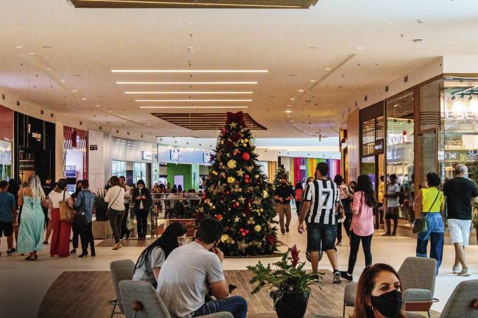 Brasileiro volta a lotar os shopping centers, apesar da onda do e-commerce